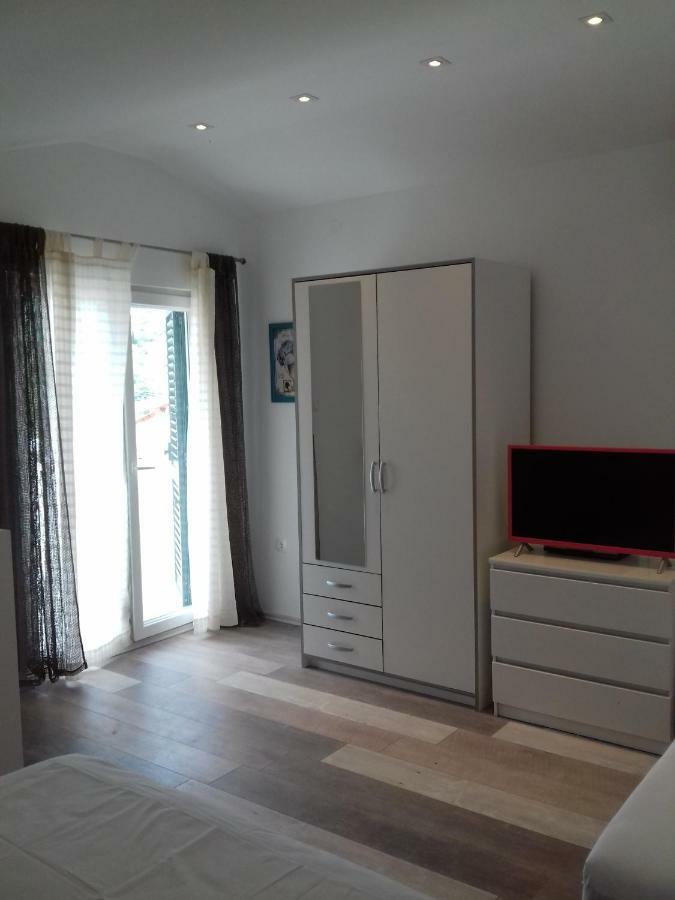 Apartman Nena Apartment สลาทิเน ภายนอก รูปภาพ