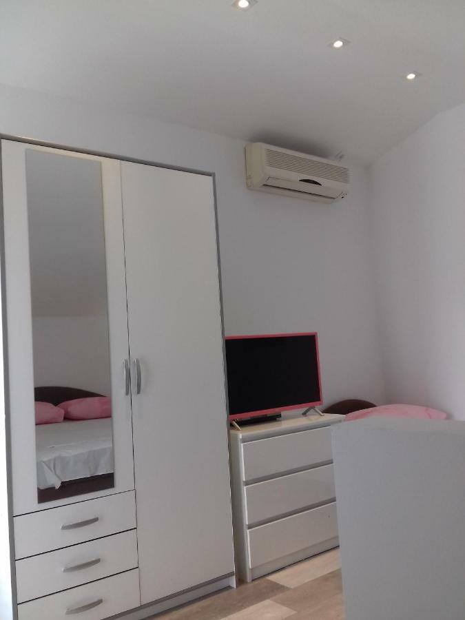 Apartman Nena Apartment สลาทิเน ภายนอก รูปภาพ