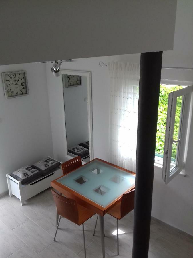 Apartman Nena Apartment สลาทิเน ภายนอก รูปภาพ