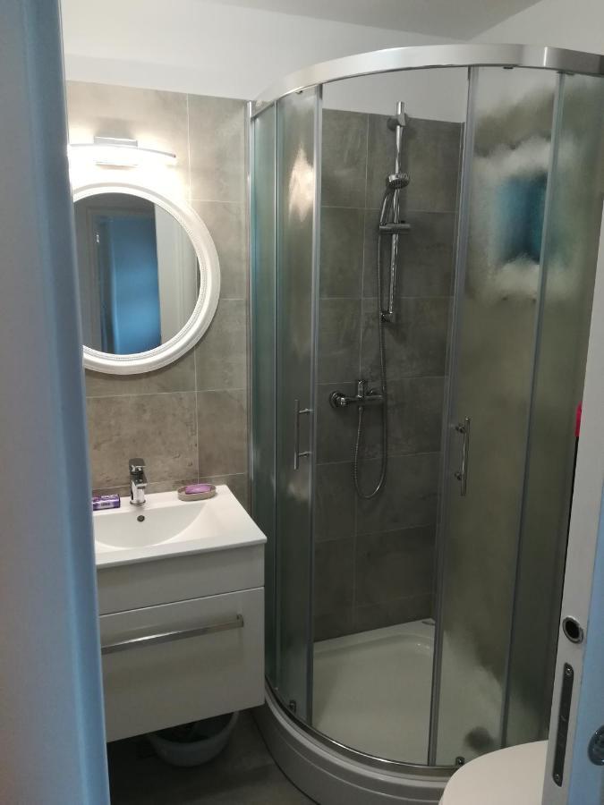 Apartman Nena Apartment สลาทิเน ภายนอก รูปภาพ